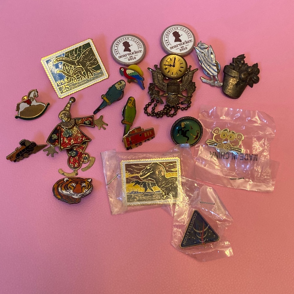 Vintage brooches 18 piece lot